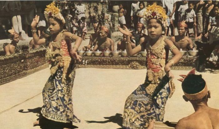 Legong: Dance of the Virgins 1935 vintage naturism video [Bali India]